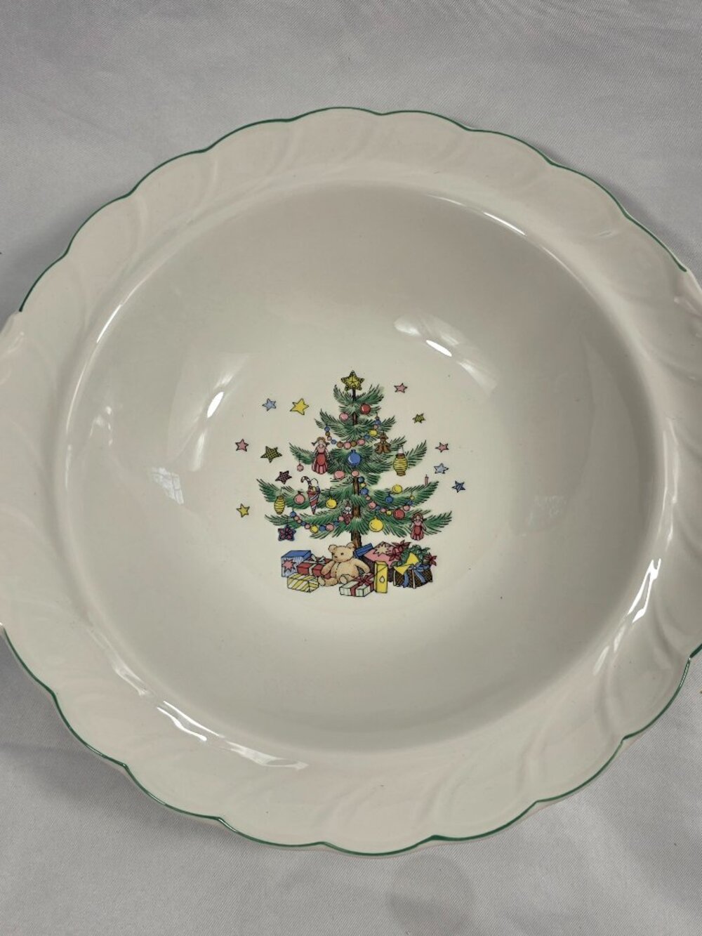 Nikko Happy Holidays 11 Inch Oval Bowl White with Christmas Tree